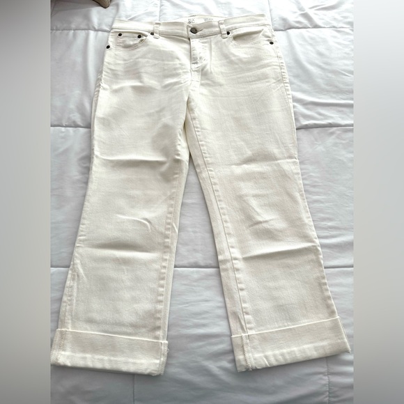 New York & Company Pants - New York & Company Low Rise Straight Leg Classic White Womens Jean Capris Size 6